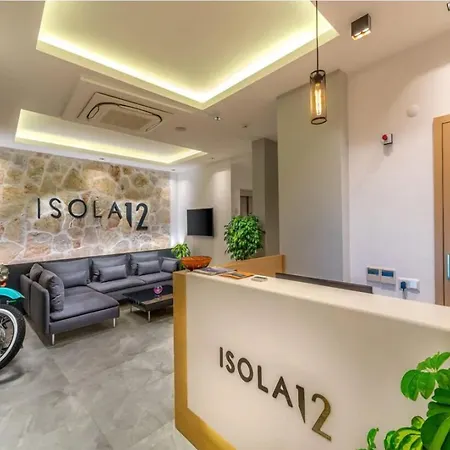 Isola 12 فندق كاس