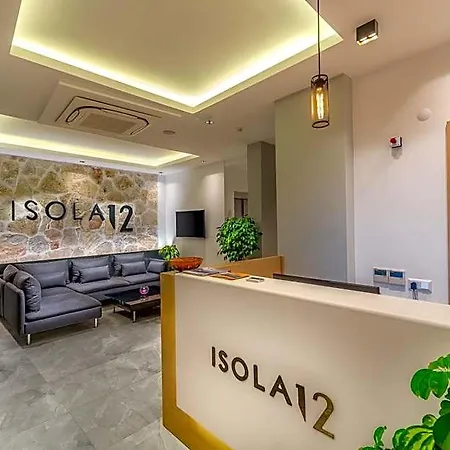 Isola 12 فندق *